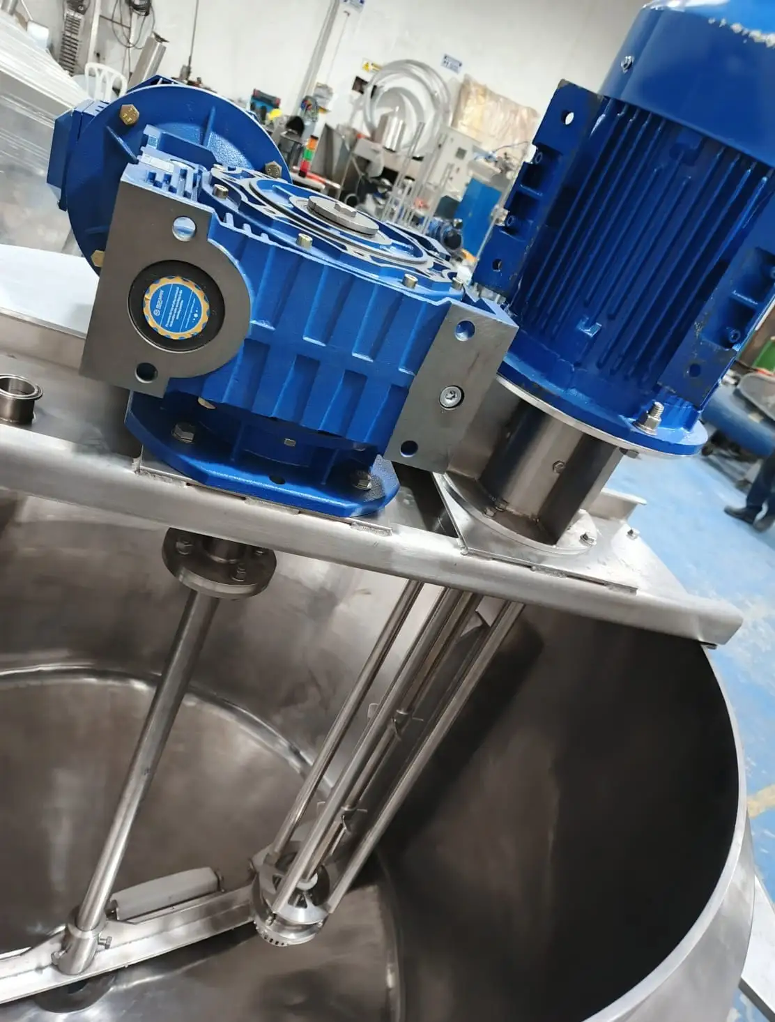 Tanque de mezcla con doble sistema de agitacion